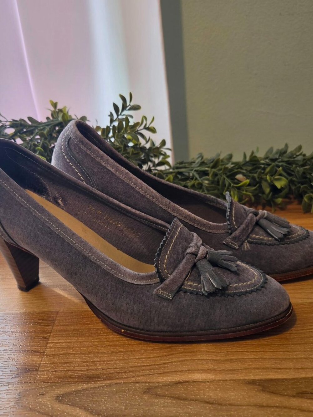 Vintage Grey Suede Tassel Heeled Loafers - Size 5.5M